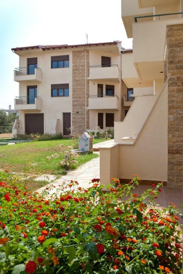 Alexandros Maisonettes Nea Moudania Exterior foto