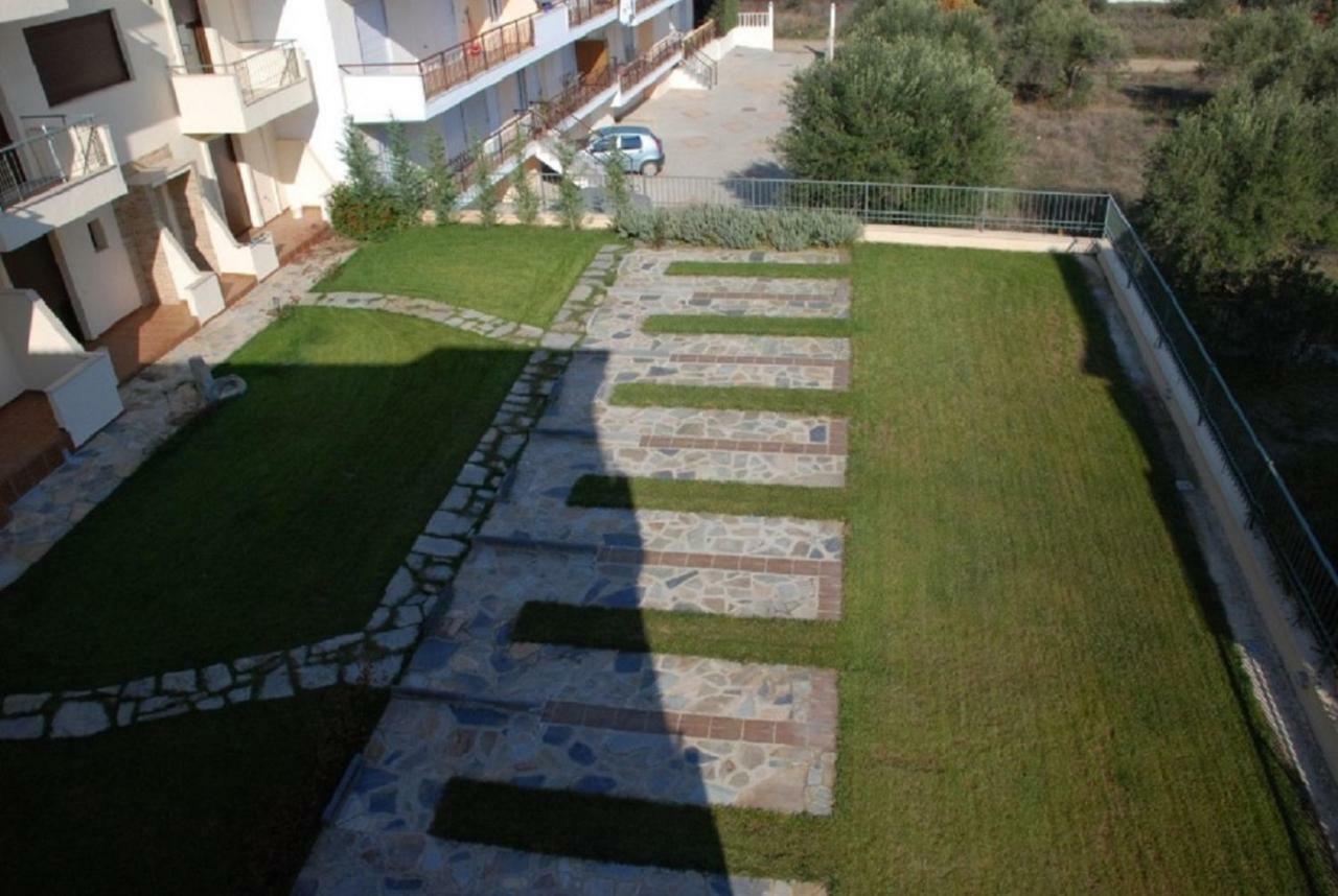 Alexandros Maisonettes Nea Moudania Exterior foto
